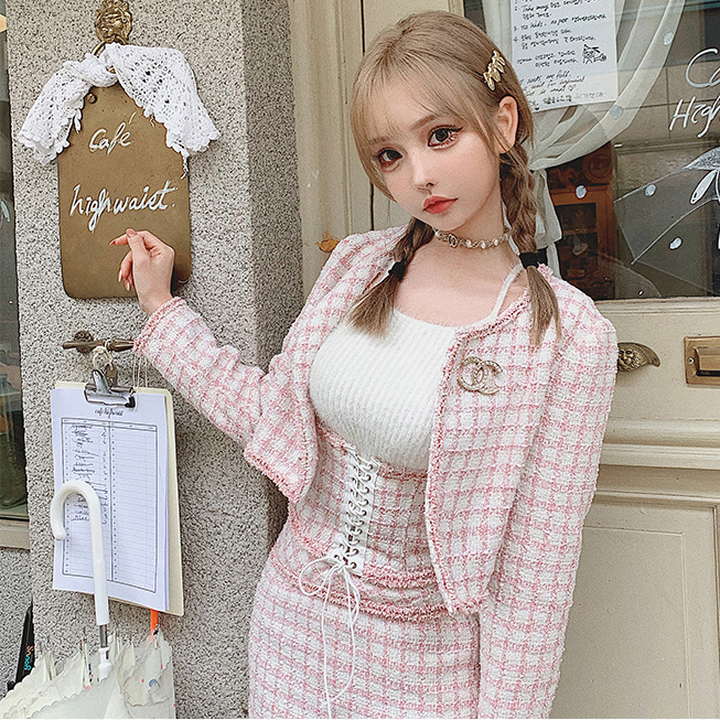 Girly fancy club : ชุดเซ็ท 3 ชิ้น เสื้อสูทแขนยาวลายสก็อต (สินค้าไม่รวมเข็มกลัด) + กระโปรงเข้าชุด + เข็มขัดผ้าลายสก็อต งานแบรนด์