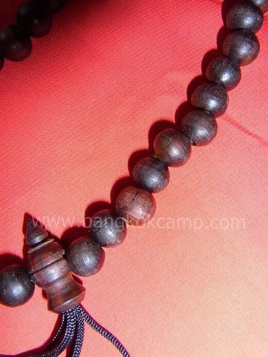 ไม้มงคลหายาก... ประคำ(ไม้พยุง) ลายสวย.พร้อมหัวขุน....ขนาด9มิล....ยาว17นิ้ว...ไม้พยุงแท้ทุกเม็ด (CN005)