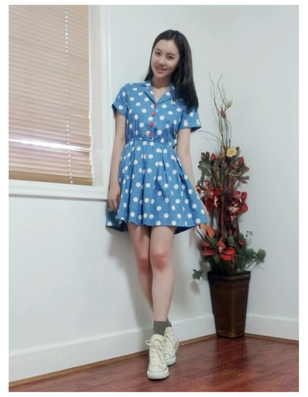 CHERRY DRESS ชุดเดรสแฟชั่นผ้ายีนส์ ลายจุดสีขาว คอปก แขนสั้น สีฟ้า กระดุมหน้าสีแดง จั๊มเอว ใส่ทำงาน เที่ยว น่ารัก ASIA STREET FASHION