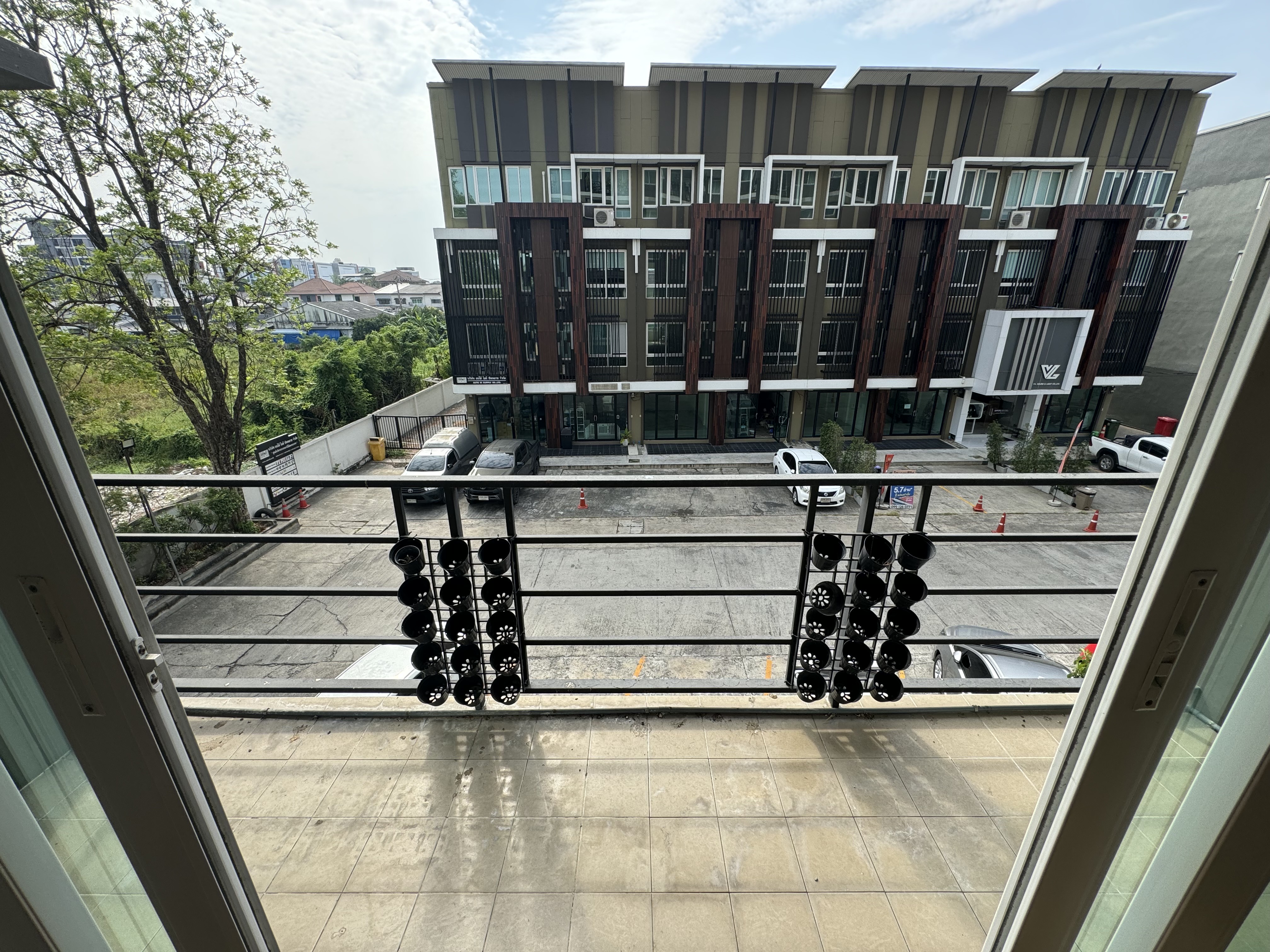 รหัสทรัพย์ 53645 ขายถูกพื้นที่ 62 ตร.ม. ราคา 2,100,000 บาท คอนโด The Trend ซอย คู้บอน 16/1 ถนนคู้บอน โครงการเดอะ เทรนด์ คอนโดทาวน์ (The Trend Condo town)