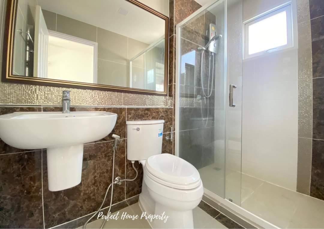 ขายด่วน! บ้านแฝดสไตล์อังกฤษ โครงการโกลเด้น นีโอ รามอินทรา - วงแหวน (Golden Neo Ramintra - Wongwaen)