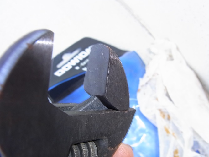 ประแจเลื่อน DOWIDAT 8นิ้ว MADE IN GERMANY มาพร้อมซองเดิม ที่ซองพิมพ์ W.-Germany , ใต้ตัวพิพม์สีขาว มีตัวนูน GERMANY ใหม่เก่าเก็บ