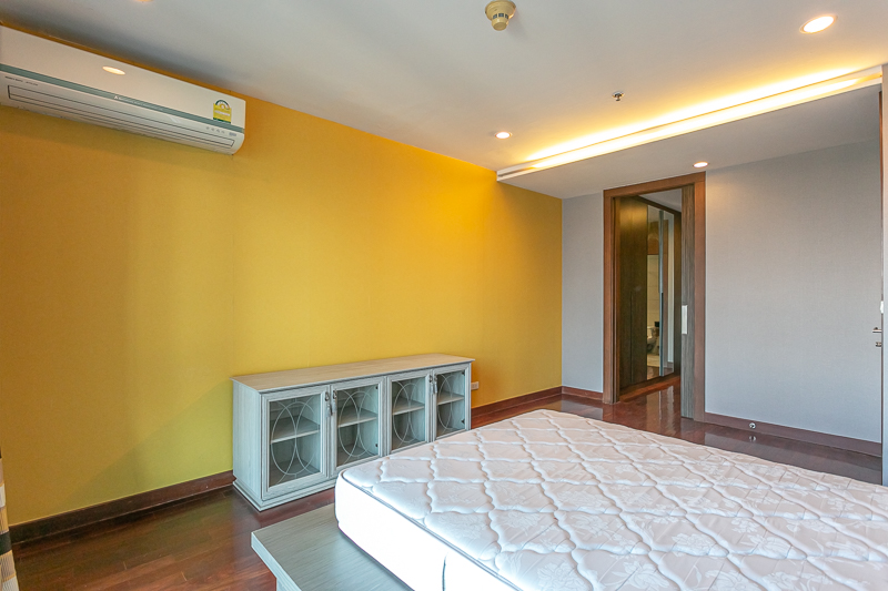 ขายคอนโด The Star Estate @ Narathiwas (เดอะ สตาร์ เอสเตท แอท นราธิวาสราชนครินทร์ ) 4 ห้องนอน 3 ห้องน้ำ