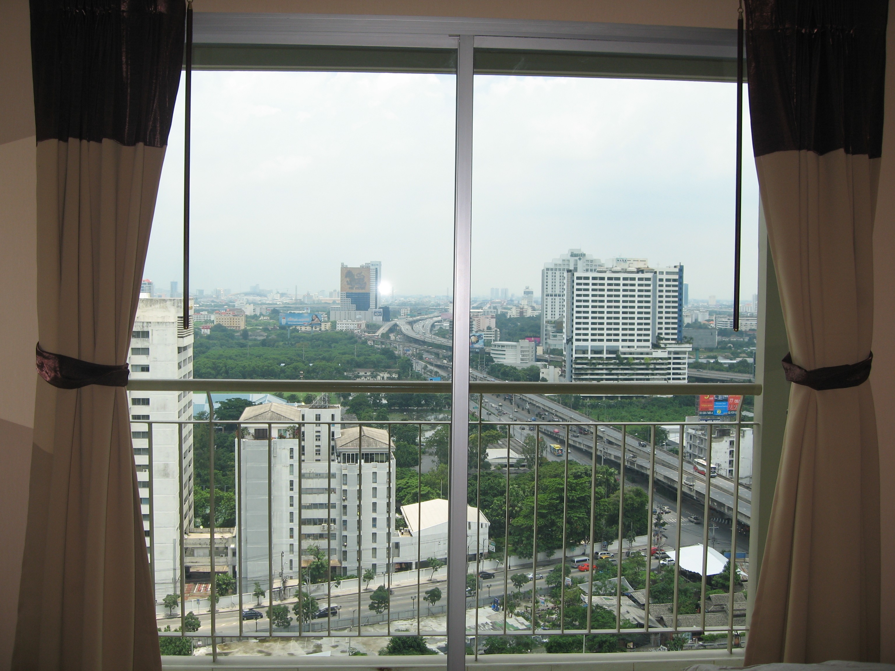 คอนโด ลุมพินี เพลส พระราม 9-รัชดา Lumpini Place Rama 9 - Ratchada 1 ห้องนอน 1 ห้องน้ำ พื้นที่ 37 ตร.ม ชั้น 21 ตึกเอ ห้องหันหน้าทางทิศตะวันออก