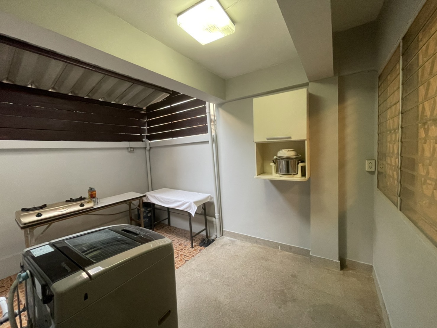 ให้เช่า ทาวน์โฮม รัชดา-สุทธิสาร 5 ห้องนอน (170 m2) ใกล้ MRT สุทธิสาร/ห้วยขวาง 35,000 บาท/เดือน !!