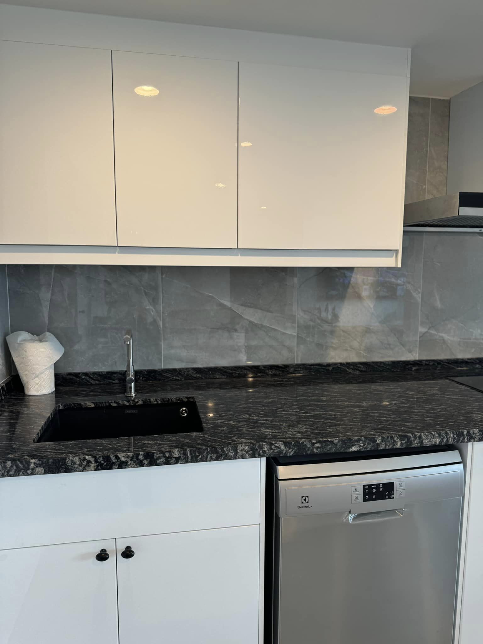 ขาย / ให้เช่าห้องรีโนเวทใหม่ Lumpini Ville Sukhumvit 77 (ลุมพินี วิลล์ สุขุมวิท 77) ( 1 ) ห้องขนาด 62 ตรม. 2 ห้องนอน