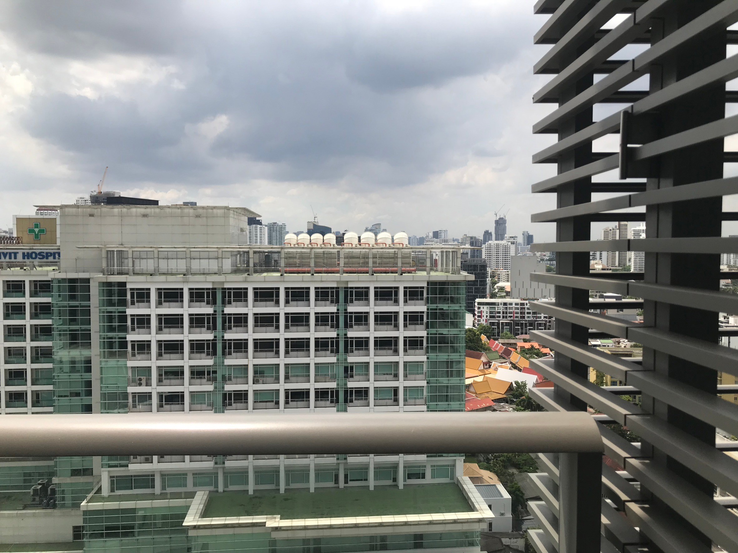 ให้เช่าคอนโด The Lofts Ekkamai (เดอะ ล็อฟท์ เอกมัย) ห้องดูเพล็กซ์ 1 ห้องนอน ขนาด 48 ตารางเมตร ชั้น 22 ห้องแต่งครบพร้อมเข้าอยู่