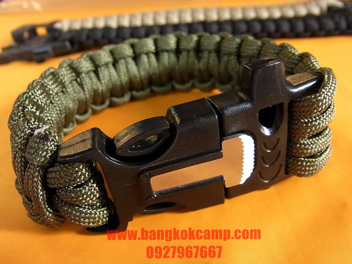 สายรัดข้อมือ (สีเขียว) Survival 550 PARACORD BRACELET ถักจากเชือกพาราคอด PARACORD550 รุ่นใหม่มีแท่งจุดไฟ+นกหวีด สีเขียว