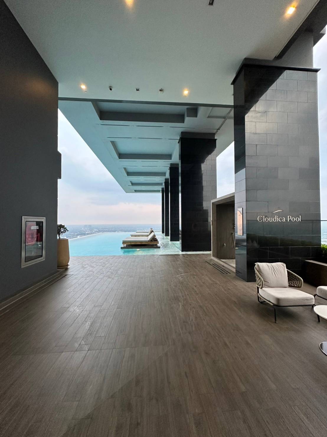 ขายคอนโด Politan Aqua 1 ห้องนอน 1 ห้องน้ำ ชั้น 48 ห้อง 29 ตรม. วิว เเม่น้ำ เลขที่ 11/1560 ที่จอดรถ 1 ที่ ขายราคา 3.35 ล้าน ค่าโอนคนละครึ่ง