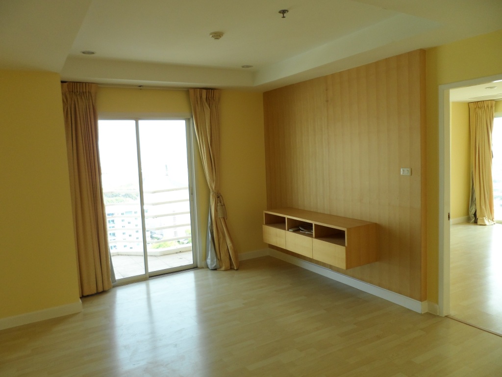 ขายคอนโด City Living Ratchada ซิตี้ ลิฟวิ่ง รัชดา (ประชาราษฎร์บำเพ็ญ 12) 3 ห้องนอน 3 ห้องน้ำ พื้นที่ 127 ตร.ม. ชั้น 15 ขายเพียง ราคา 5.5 ล้าน วิวสวยมาก ราคา 5.5 ลบ