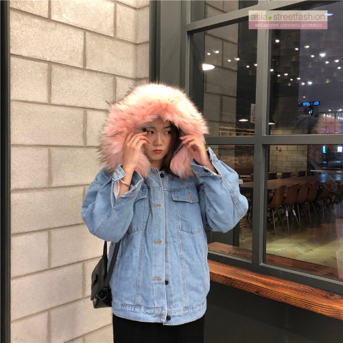 เสื้อกันหนาว ช่วงตัวเป็นผ้ายีนส์ ด้านในบุขนช่วงตัว ช่วงแขนบุซับในกันลม พร้อมขนเฟลอฟูนุ่มมาก งานดี การรันตีจ้า มี 3 สีน้า ขนสีเทา