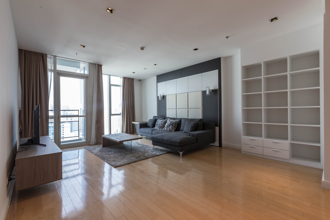 ให้เช่าคอนโด Athenee Residence (แอทธินี เรสซิเด้นซ์) 3 ห้องนอน 4 ห้องน้ำ 1 ห้องแม่บ้าน ขนาด 178 ตร.ม