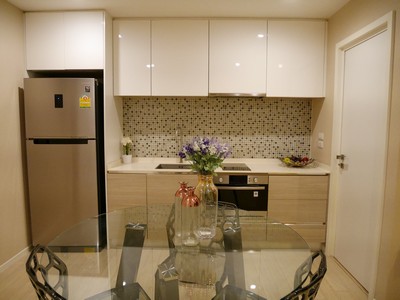 ห้เช่าคอนโด The Room Sukhumvit 21 (เดอะ รูม สุขุมวิท 21 อโศก ) 1 ห้องนอน 1 ห้องน้ำ ขนาด 50 ตรม