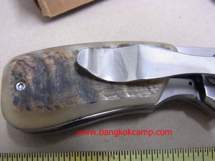มีดพับ CRKT...ใบมีดออกแบบให้ใช้งานได้อเนกประสงค์ ใช้ได้หลากหลาย... ด้ามประกับเขาแกะแท้ ..พร้อมกล่อง....ใหม่ แท้.(No.4)