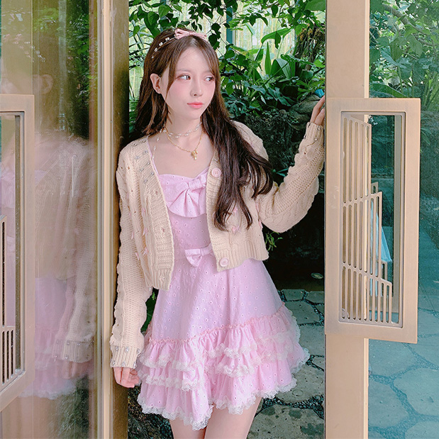 Summer Joy : เสื้อคลุมไหมพรมตัวสั้นสีครีมประดับโบว์น่ารักๆ สีชมพู งานแบรนด์