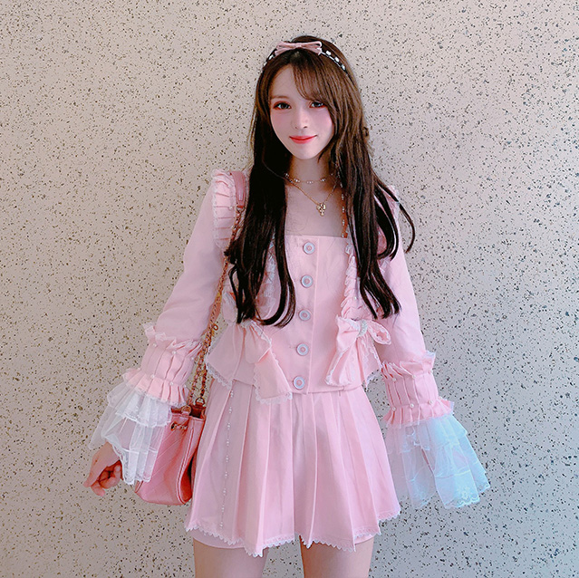 Summer Joy : กระโปรงสีชมพูจีบรอบผ้าซาตินแต่งระบาย งานแบรนด์ (สินค้าไม่รวมเสื้อค่ะ)