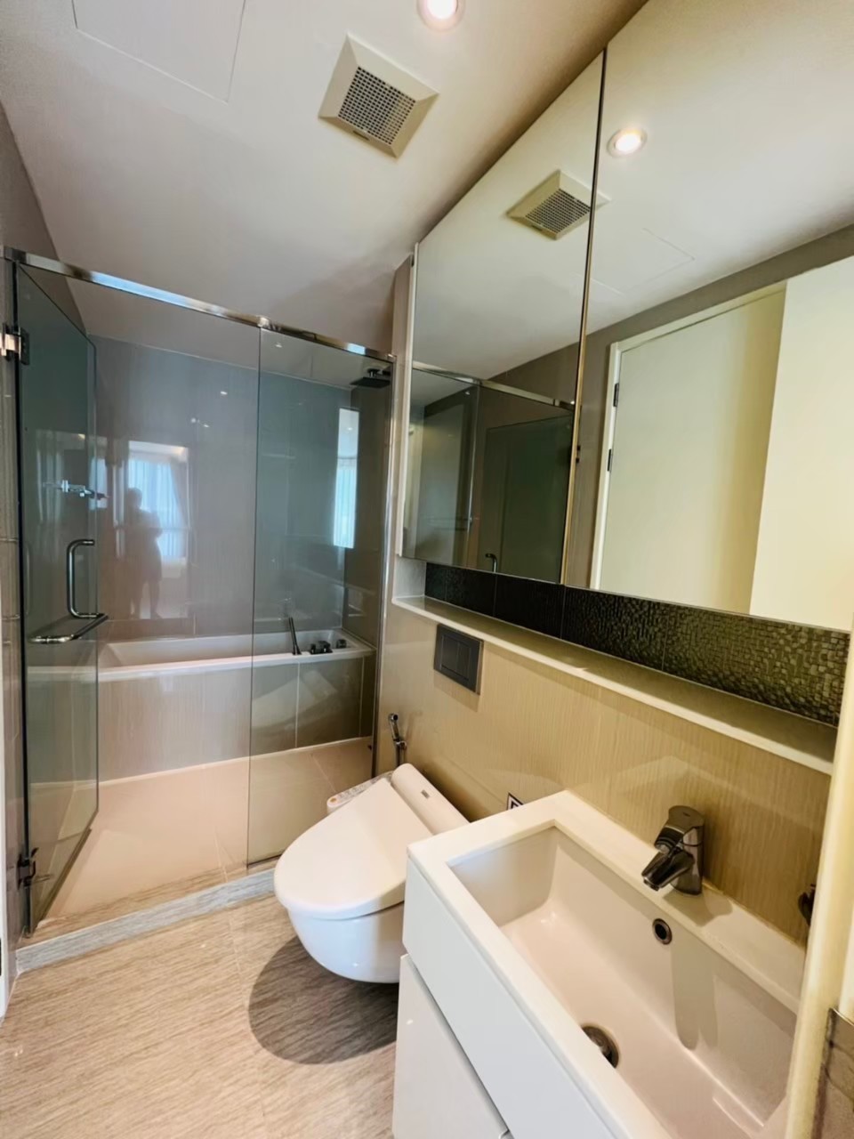 ขาย / เช่า คอนโด H Sukhumvit 43 (เอช สุขุมวิท 43) ห้อง 99/53 แบบห้อง 1 ห้องนอน 1 ห้องน้ำ ชั้น 8 ขนาด 40.91 ตรม