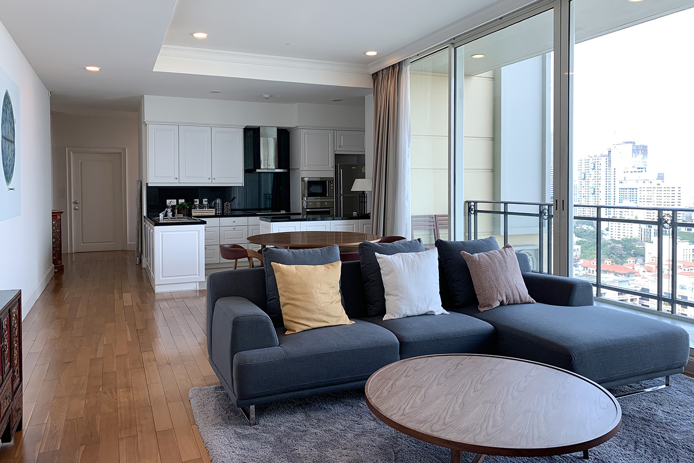 ให้เช่าคอนโด Royce Private Residences (รอย์ช ไพรเวท เรสซิเดนซ์ส) 2 ห้องนอน 2 ห้องน้ำ ขนาด 111.33 ตรม