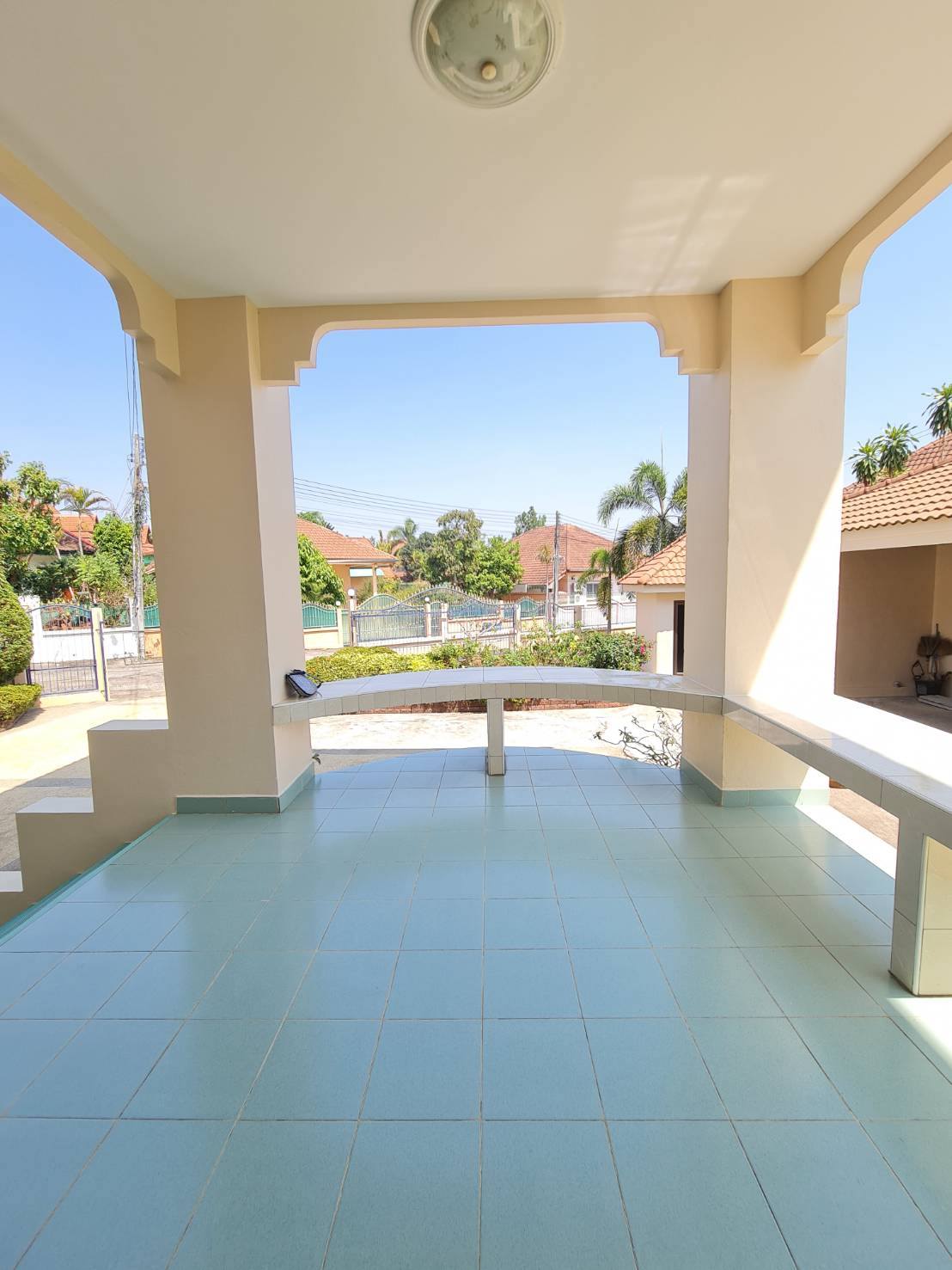 🏡 ขายบ้านเดี่ยวหลังใหญ่ วิวภูเขาล้อมรอบ หมู่บ้านพบโชคการ์เด้นฮิล (Phobchok Garden Hill) บางเสร่ – สัตหีบ