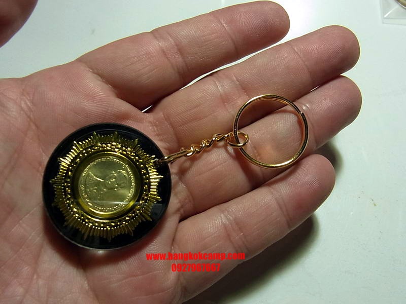 พวงกุญแจ เหรียญ25สตางค์ ฉลองสิริราชสมบัติครบ50ปี กาญจนาภิเษก 9มิถุนายน2539 (UNC) อะคีลิคดำ