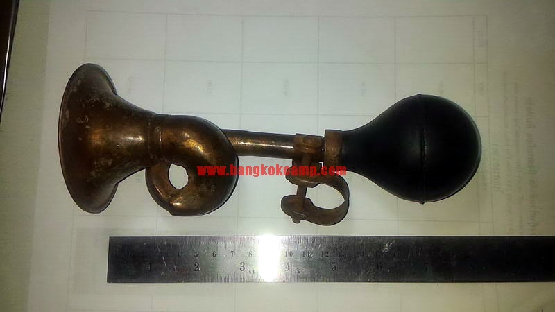 แตรม้วนมือบีบ ทรงโบราณ