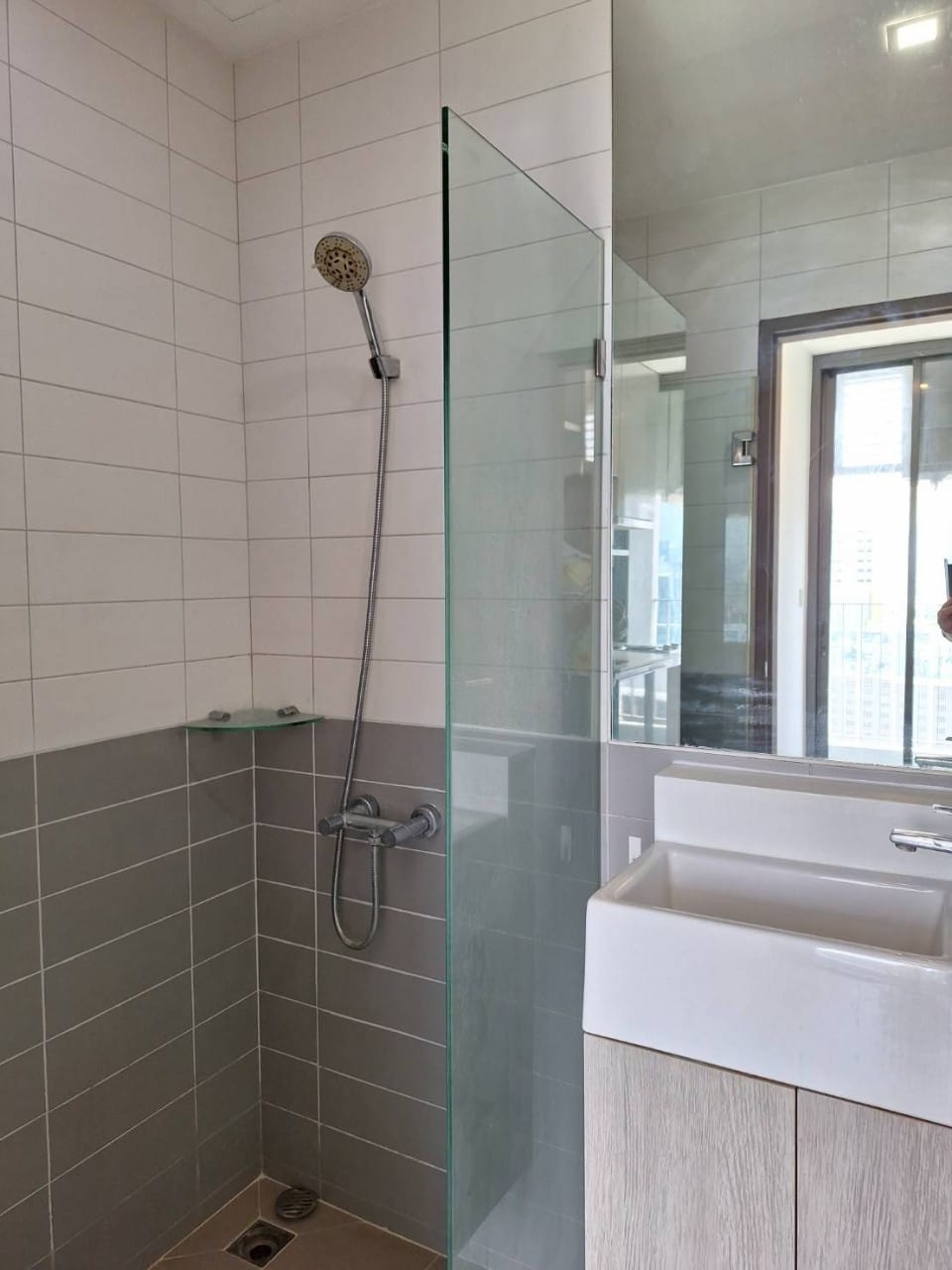 ให้เช่า IDEO Mobi Phaya Thai : ไอดีโอ โมบิ พญาไท 14,000 บ./เดือน ห้องสตูดิโอ ขนาด 21.30 ตร.ม., ชั้น 19, ทิศใต้ ตกแต่ง Built-in เตียง 2 ชั้น