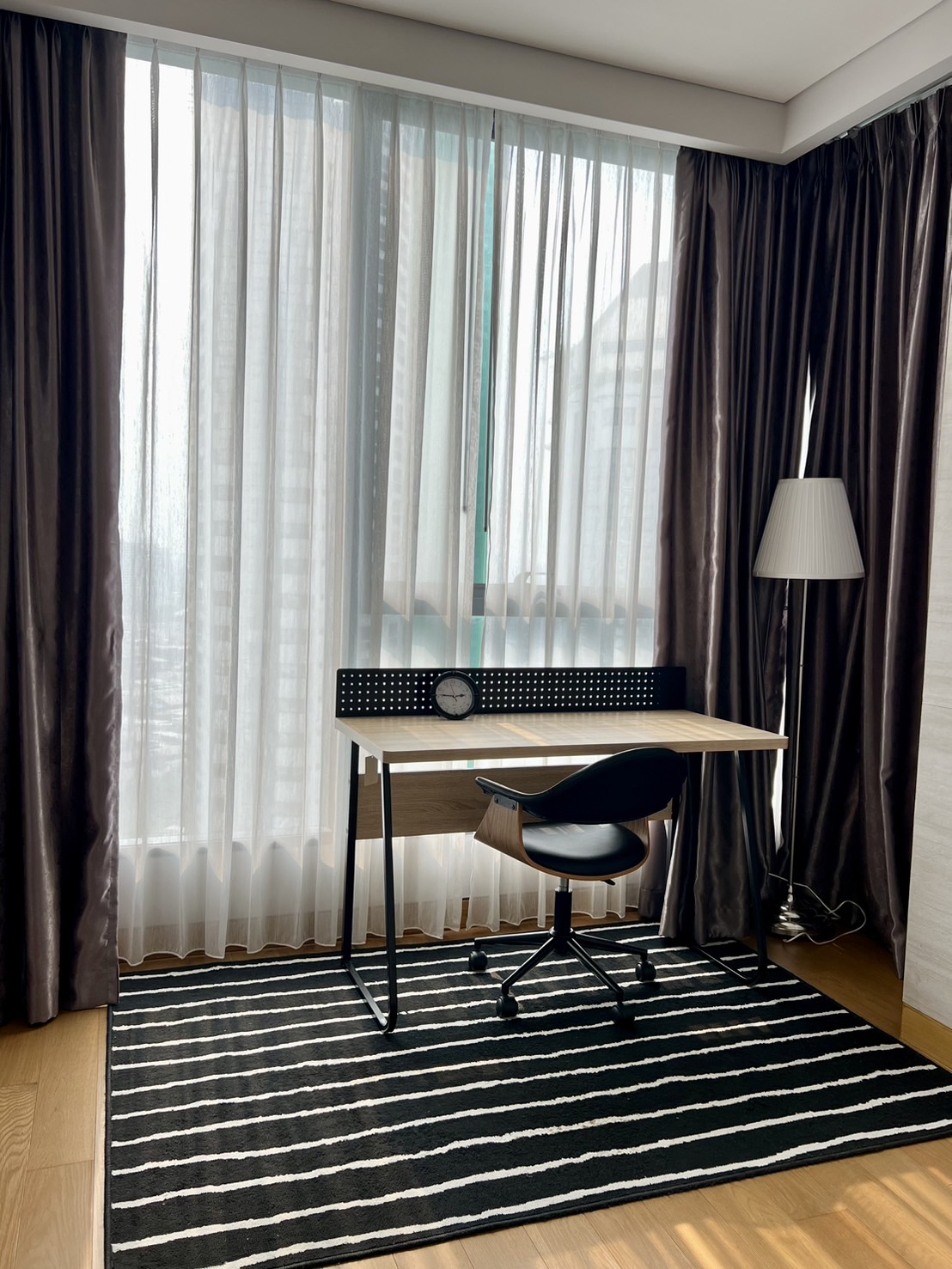 ให้เช่าคอนโด เดอะ ลุมพินี 24 แบบ 2 ห้องนอน 2 ห้องน้ำ ห้องมุม ชั้น 19 ห้องแต่งครบพร้อมเข้าอยู่