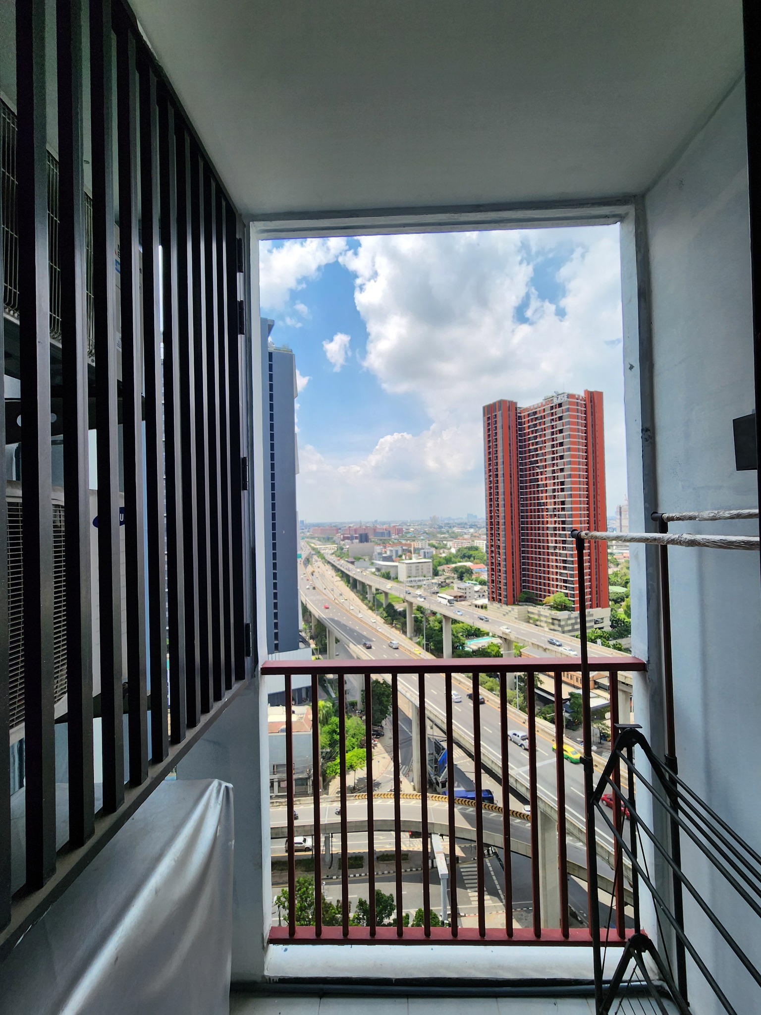 ขายด่วน! The Base พระราม 9 – รามคำแหง | ชั้น 20 วิวเมือง พร้อมอยู่ เฟอร์ครบ ราคาพิเศษ!