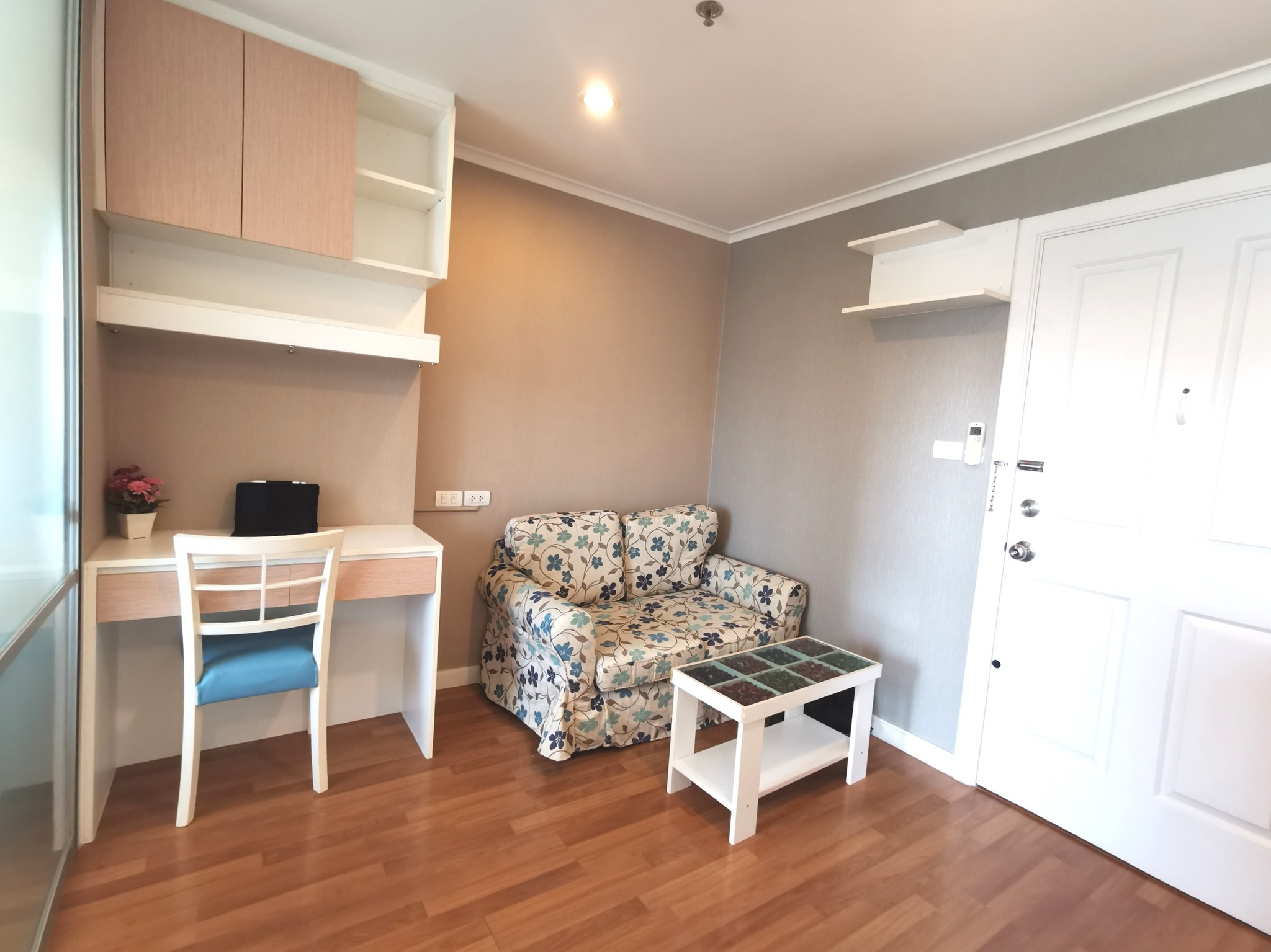 ให้เช่าคอนโด Lumpini Place Ratchayothin (ลุมพินี เพลส รัชโยธิน) ห้อง 1 Bedroom ขนาด 28 ตร.ม. อาคาร A ชั้น 11 เฟอร์นิเจอร์ Built-in สไตล์วินเทจ หัวนอนทิศตะวันออก