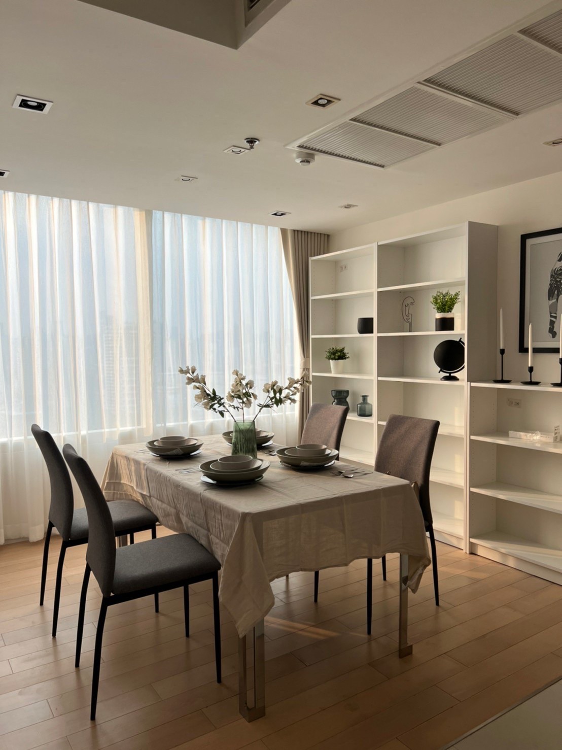 ขายคอนโด Eight Thonglor Residence (เอท ทองหล่อ เรสซิเดนซ์ ) ลักษณะห้อง - ขายคอนโดชั้น 23 วิวสระว่ายน้ำ ราคา 22 ล้าน