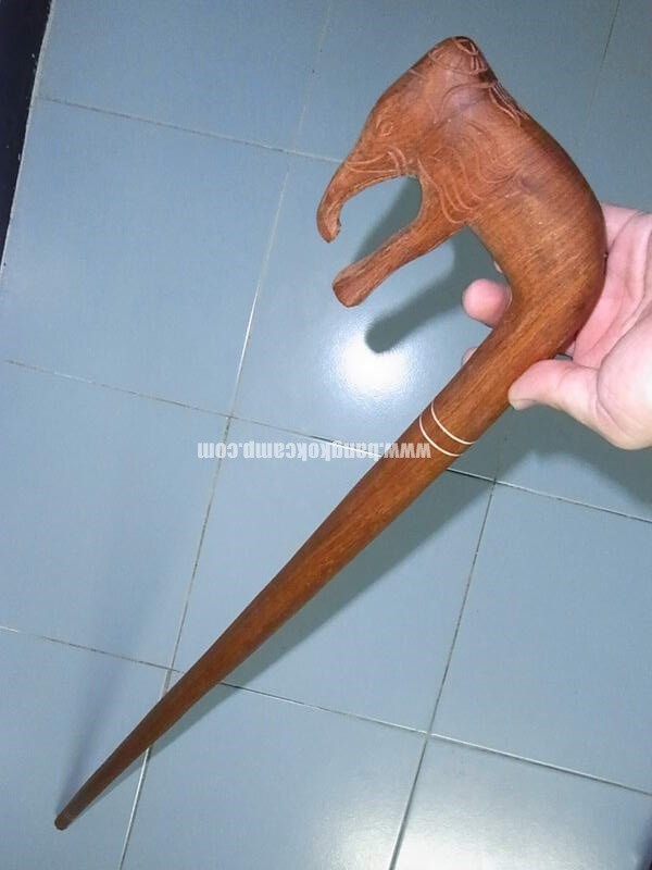 ไม้เท้า (ไม้ประดู่) จับกระชับมือ หัวช้าง งานปราณีตน่าสะสม หรือเหมาะเป็นของฝากผู้ใหญ ่