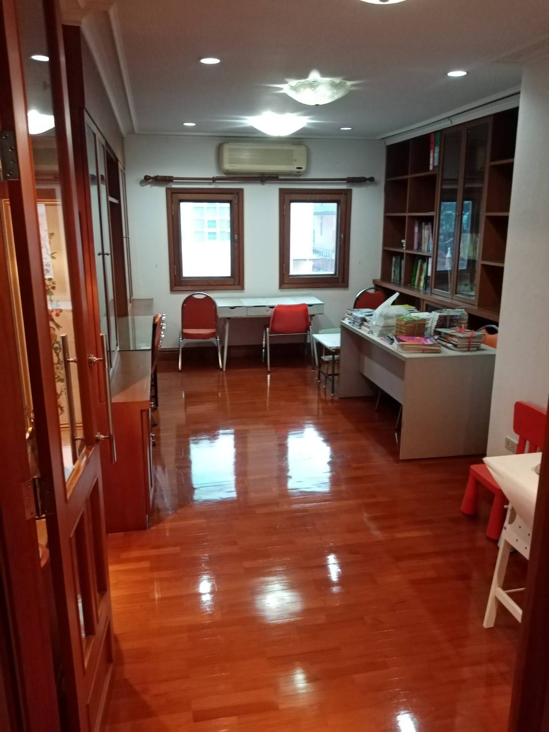 ขาย / ให้เช่าบ้านเดี่ยว 2 ชั้น ติดถนนพุทธมณฑล สาย 1 หมู่บ้านมหาดไทย 1 ขนาด 101 ตรว 4 ห้องนอน 5 ห้องน้ำ