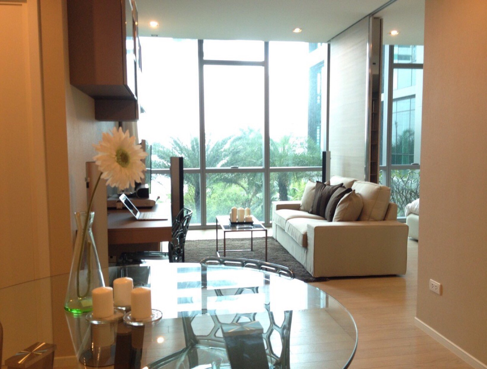 ให้เช่าคอนโด The Room Sukhumvit 21 (เดอะ รูม สุขุมวิท 21 อโศก) 1ห้องนอน 1 Unit Number 17, ชั้น 5, วิวสวน&สระว่ายน้ำ