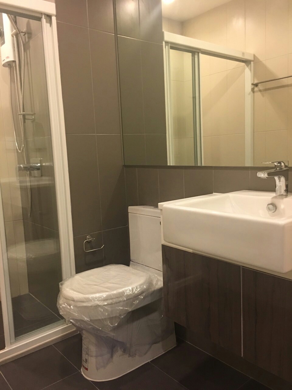 ให้เช่าห้องคอนโด Centric Ratchada-Suthisan 1 ห้องนอน ชั้น 5 หัวมุม ติดสระว่ายน้ำ