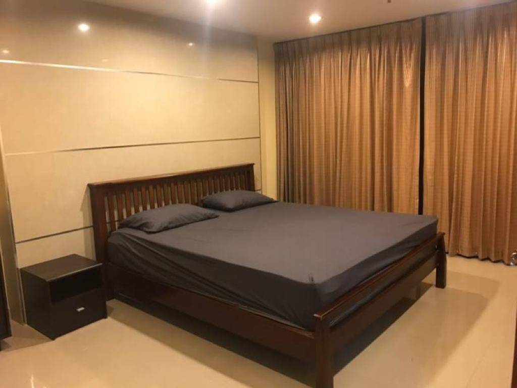 ขายคอนโด Baan Prompong (บ้าน พร้อมพงษ์) 2 ห้องนอน 2 ห้องน้ำ ขนาด 105 ตรม ชั้น 5 ที่จอดรถ 1 สิทธิ