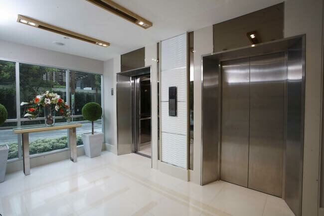 ขายถูกคอนโด Life @ Phahon18 ( ไลฟ์ แอท พหลฯ18 )(พหลโยธิน 18) แบบ 2 ห้องนอน 2 ห้องน้ำ ราคา 5.2 ล้าน ฟรีโอน พื้นที่ 62 ตร.ม ชั้น 2 (ห้อง19) ห้องมุม ทิศตะวันออก พร้อมเฟอร์