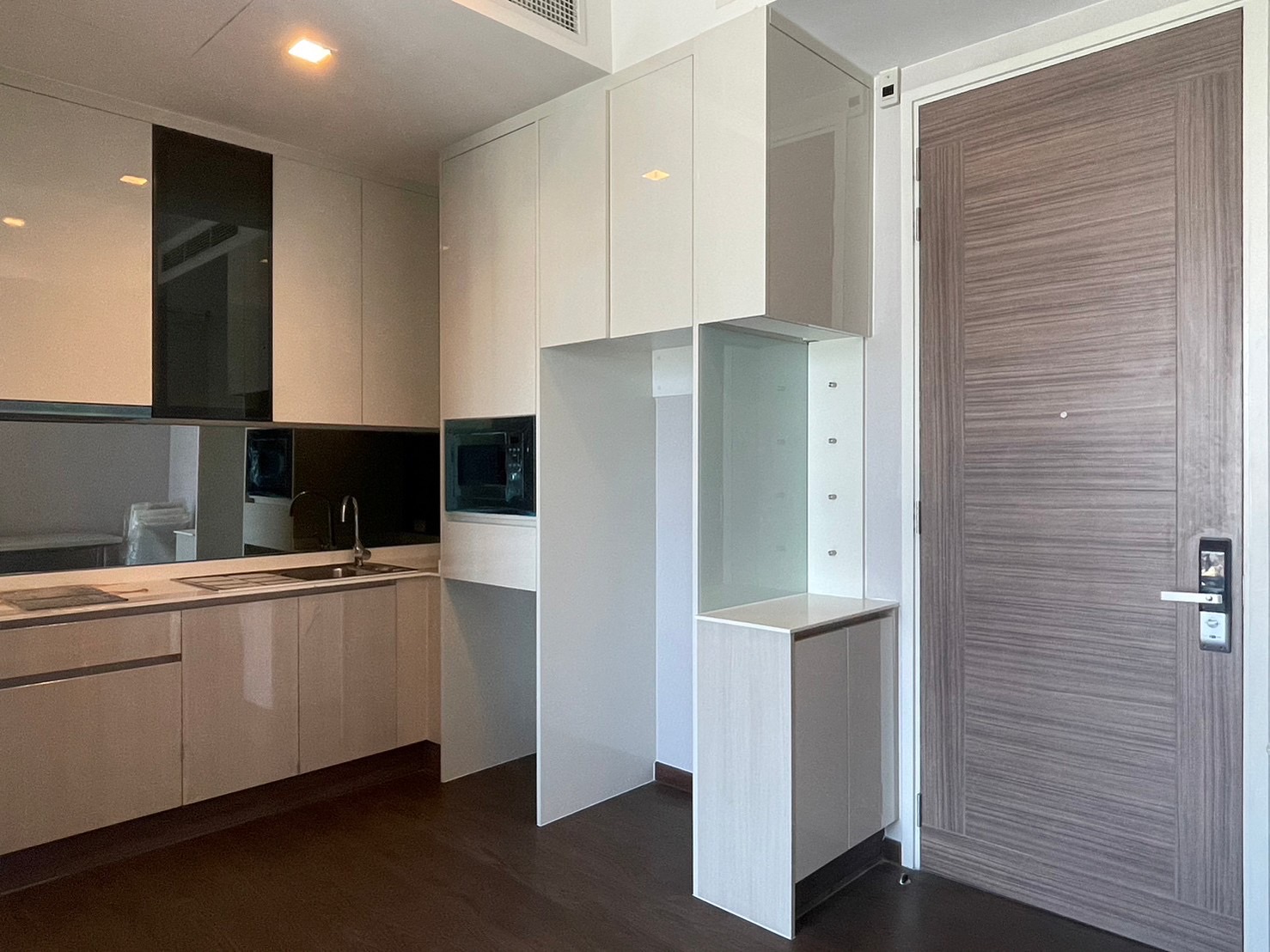 ขายคอนโด Q Asoke (คิว อโศก) ห้องใหม่ ไม่เคยอยู่ ไม่เคยปล่อยเช่า Type : 2 ห้องนอน 1 ห้องน้ำ 1 ห้องนั่งเล่น