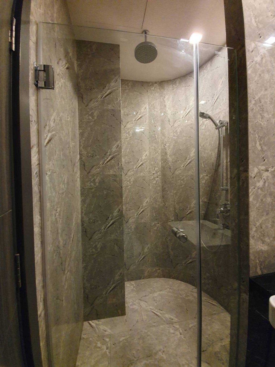 ขาย//ให้เช่า คอนโดหรู Ashton Asoke (แอชตัน อโศก) 1 ห้องนอน 1 ห้องน้ำ ห้องหัวมุม ชั้น 15