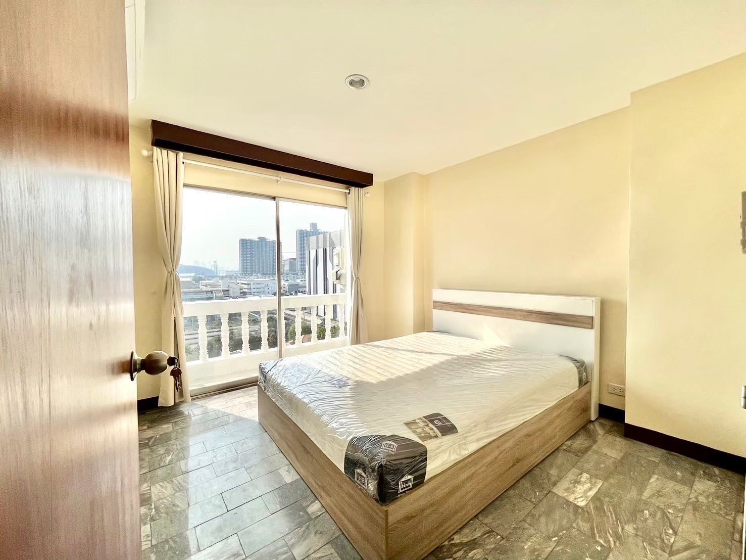 🏙 ให้เช่าคอนโด 2 ห้องนอน พร้อมที่จอดรถส่วนตัว Baan Sukhothai Ramkhamhaeng : บ้านสุโขทัย รามคำแหง ... ใกล้ MRT บางกะปิ (สายสีเหลือง) เพียง 400 ม.