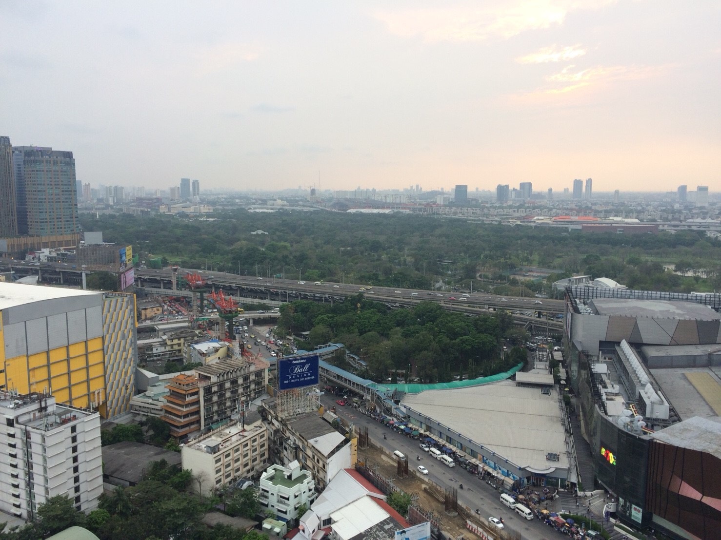 ให้เช่าคอนโด M Ladprao (เอ็ม ลาดพร้าว) 1 ห้องนอน 1 ห้องน้ำ ขนาด 26 ตรม ชั้น 26 ประตูห้อง Digital door lock