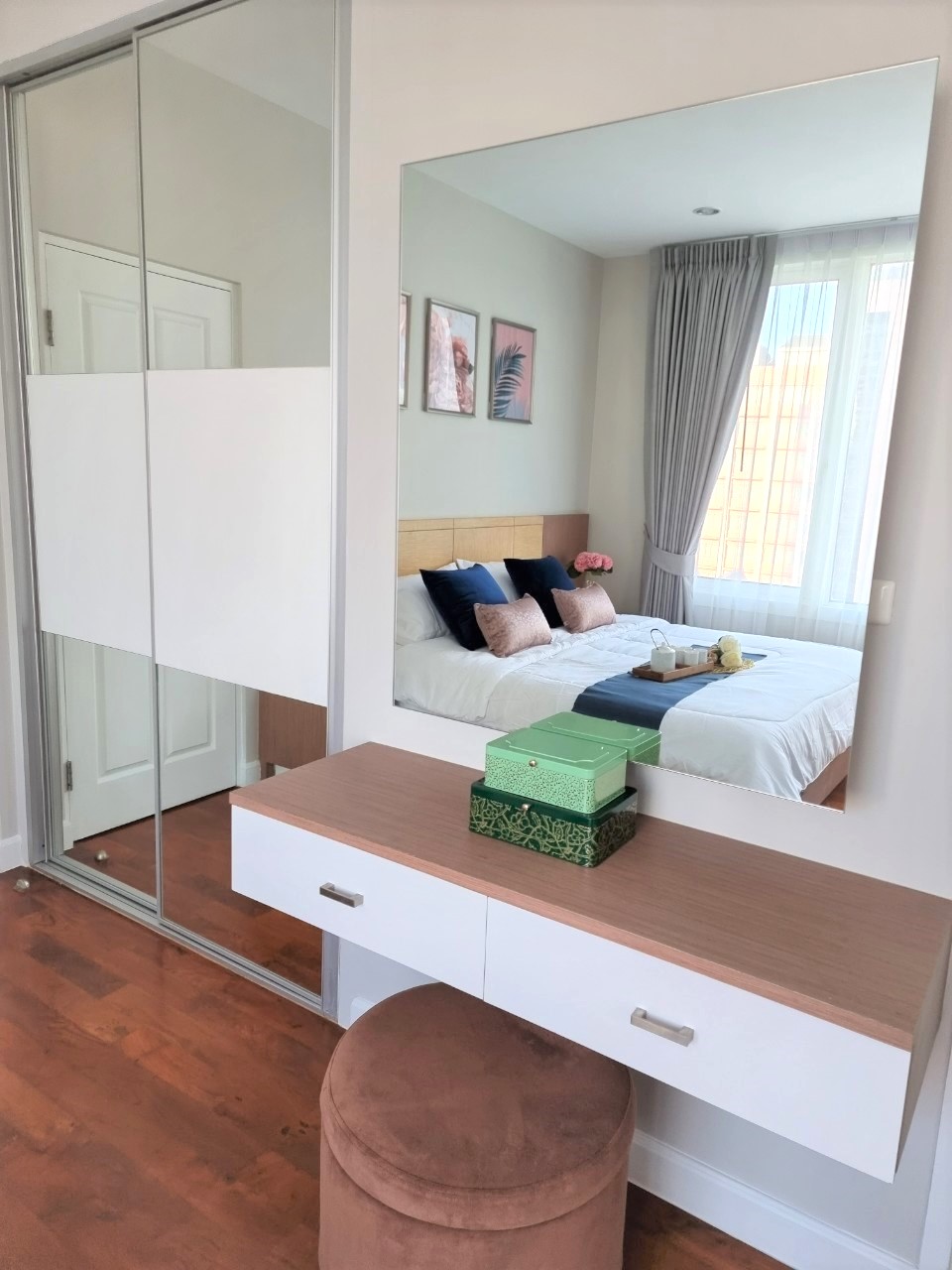 ให้เช่าคอนโด Siri Residence (สิริ เรสซิเด้นซ์) (สุขุมวิท 24) 2 ห้องนอน 2 ห้องน้ํา (1 อ่างอาบน้ํา) ขนาด 93 ตารางเมตร