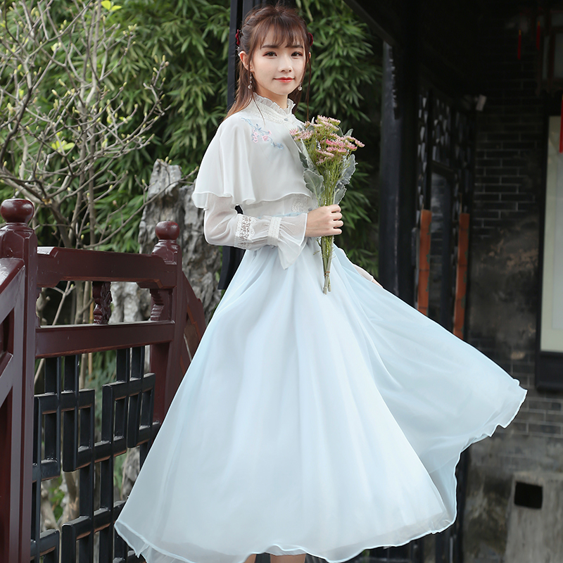 พรีออเดอร์ : เดรสยาวแฟชั่นย้อนยุคสไตล์หวานแขนยาว ช่วงบนแต่งผ้าคลุมไหล่ ตัดต่อกระโปรงสีฟ้าช่วงล่าง