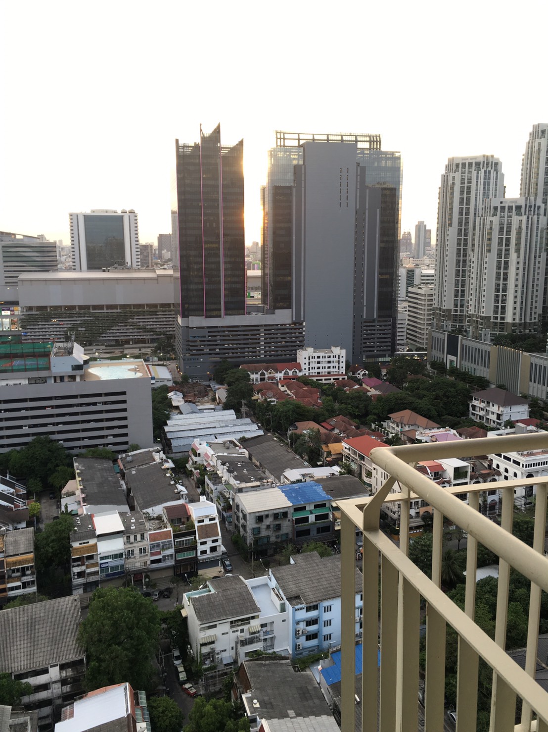 ขายคอนโด ลุมพินี เพลส พระราม 9 Lumpini Place Rama 9 - Ratchada ตึก B ชั้น 28 พื้นที่ 37.11 ตร.เมตร วิว ห้องหันหน้าไปทางด้านเซ็นทัล พระราม 9