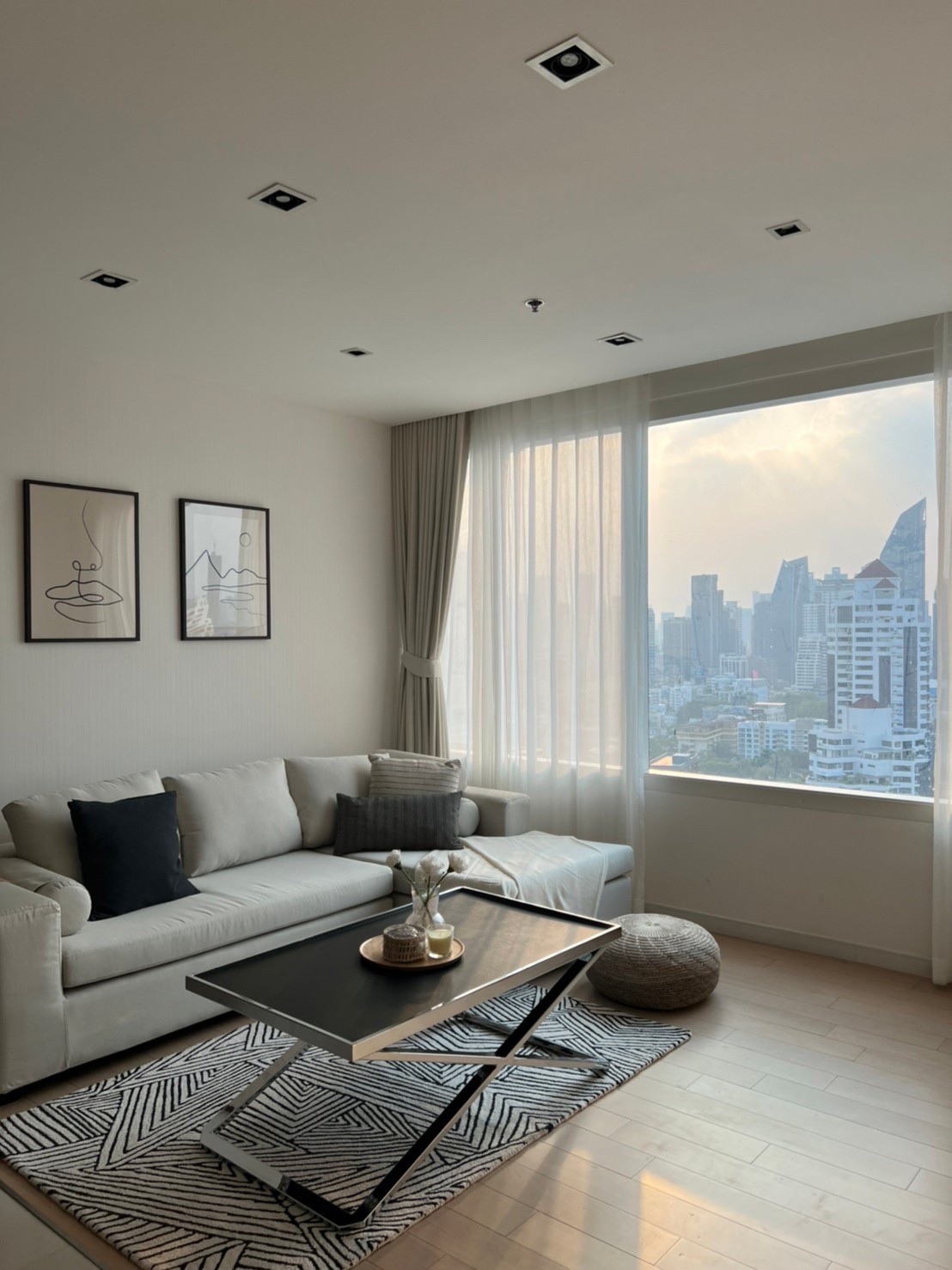 ขายคอนโด Eight Thonglor Residence (เอท ทองหล่อ เรสซิเดนซ์ ) ลักษณะห้อง - ขายคอนโดชั้น 23 วิวสระว่ายน้ำ ราคา 22 ล้าน