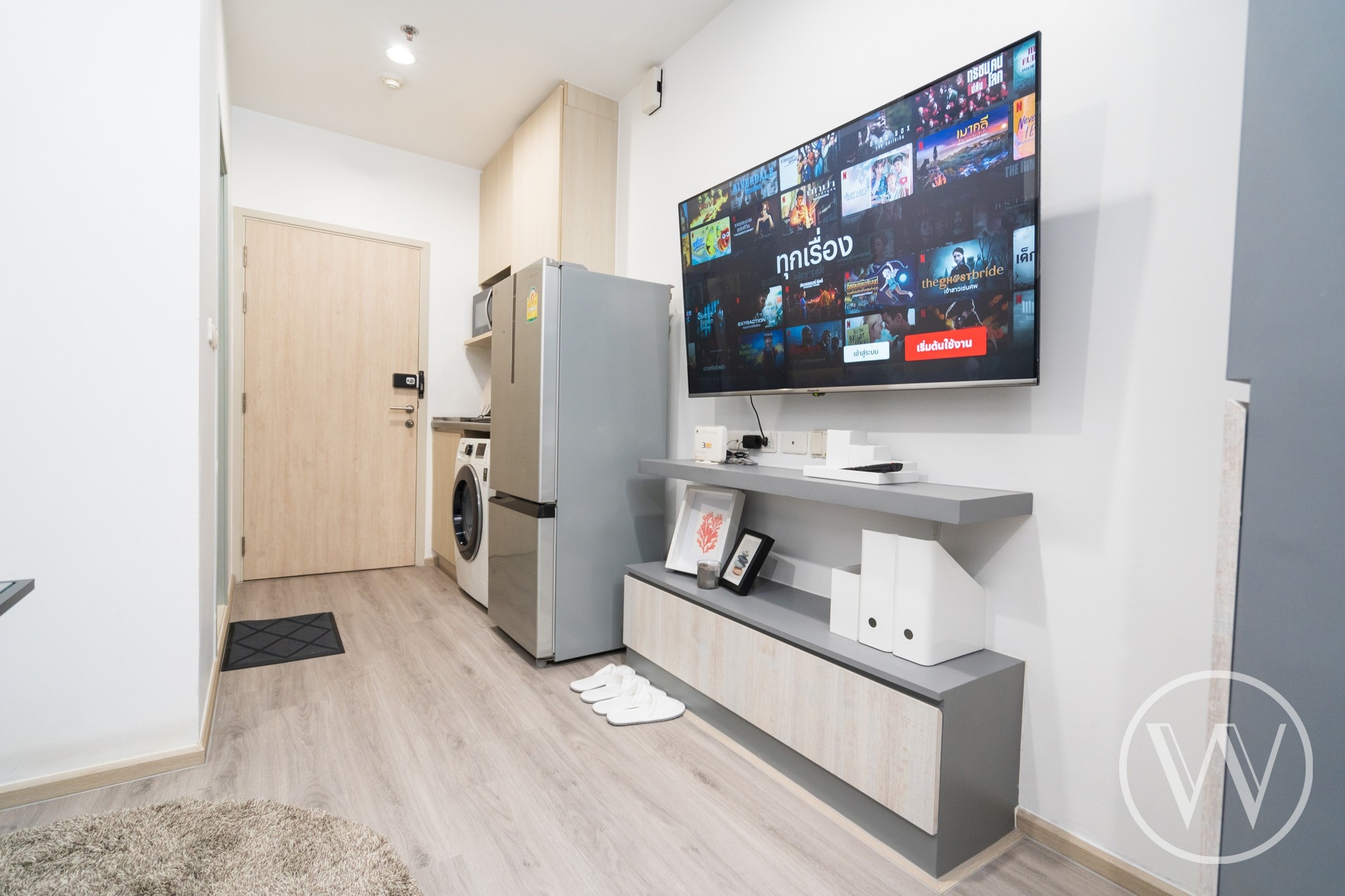 ขายคอนโดหรูติด BTS บางนา IDEO MOBI Sukhumvit Eastgate ไอดีโอ โมบิ สุขุมวิท อีสท์เกต ห้องสตูดิโอขนาด 22 ตร.ม. ชั้น 11 วิวสระว่ายน้ำ