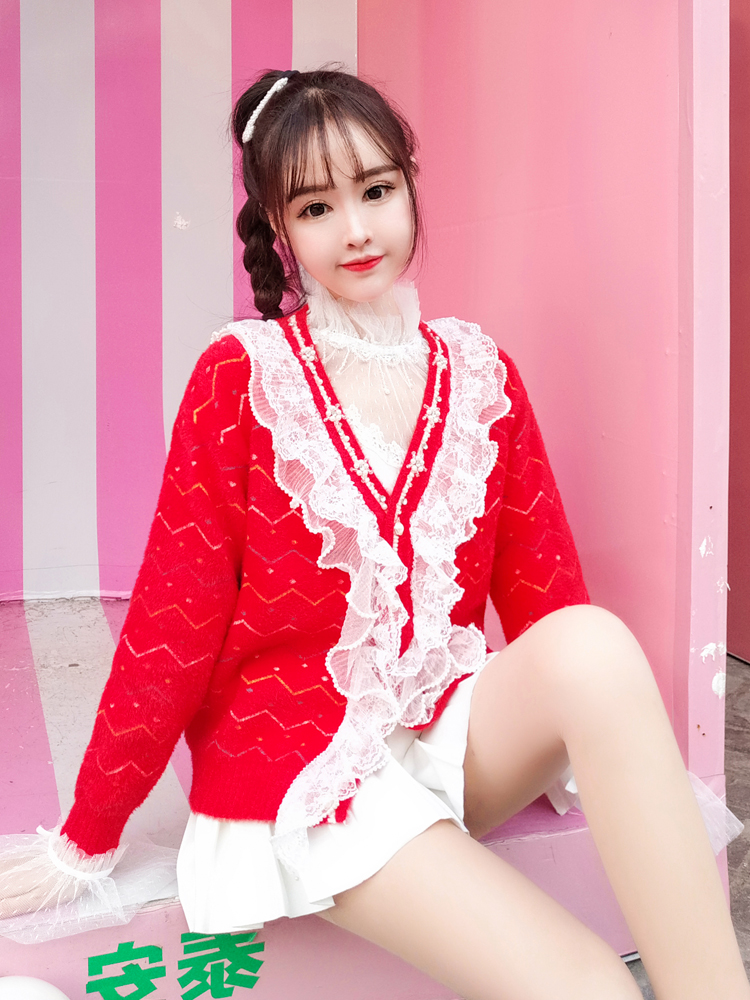 พรีออเดอร์ : เดรสสเวตเตอร์ เดรสไหมพรมแขนยาวคอวีสีแดง แต่งระบายลูกไม้ตามแบบ (สินค้าไม่รวมเสื้อลูกไม้ข้างในค่ะ)