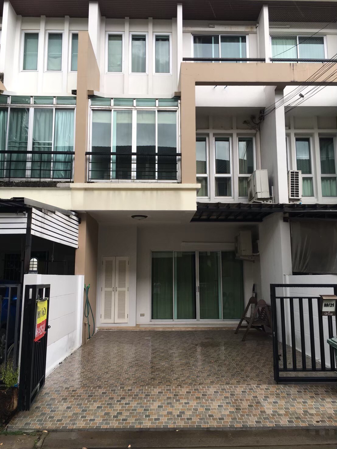 ให้เช่าทาวน์โฮมตกแต่งใหม่ 3 ชั้น 3 ห้องนอน 3 ห้องน้ำ หมู่บ้าน Vista Park วิสต้าพาร์ค-แจ้งวัฒนะ หมู่บ้านทำเลดี ติดถนนใหญ่