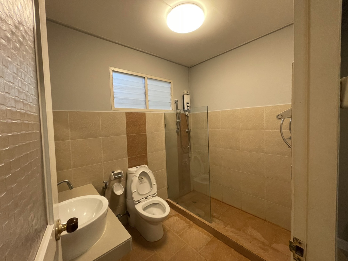 ให้เช่า ทาวน์โฮม รัชดา-สุทธิสาร 5 ห้องนอน (170 m2) ใกล้ MRT สุทธิสาร/ห้วยขวาง 35,000 บาท/เดือน !!