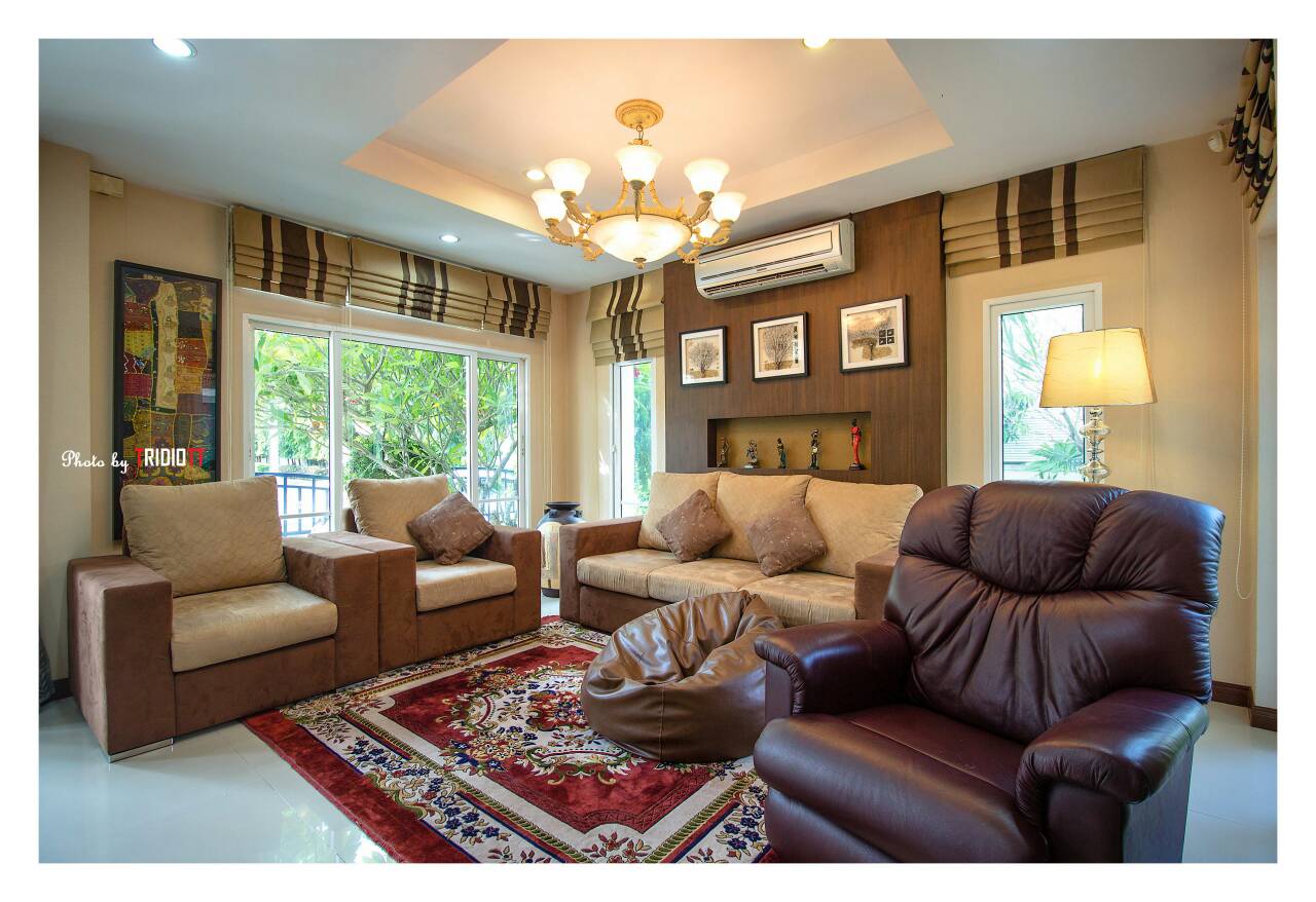 ขายบ้านเดี่ยว 2 ชั้น หมู่บ้านไชยลดา ถนนรามคำแหง ( ซอย มีสทีน ) 3 ห้องนอน 3 ห้องน้ำ (มีห้องคนรับใช้แยกส่วนต่างหาก) เนื้อที่101ตร.ว