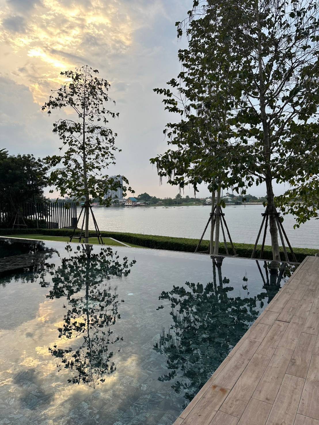 ขายคอนโด Politan Aqua 1 ห้องนอน 1 ห้องน้ำ ชั้น 48 ห้อง 29 ตรม. วิว เเม่น้ำ เลขที่ 11/1560 ที่จอดรถ 1 ที่ ขายราคา 3.35 ล้าน ค่าโอนคนละครึ่ง